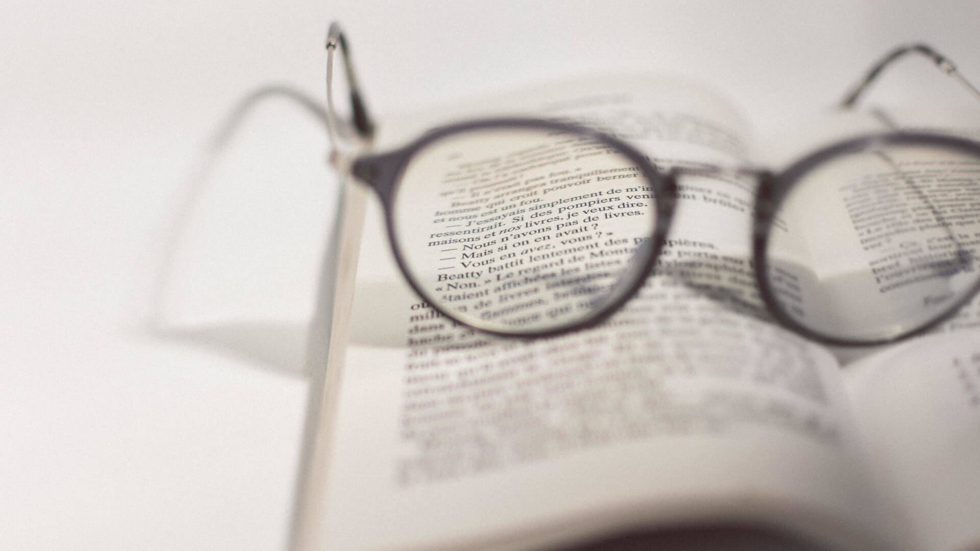 Glasses over a book containing French pronouns